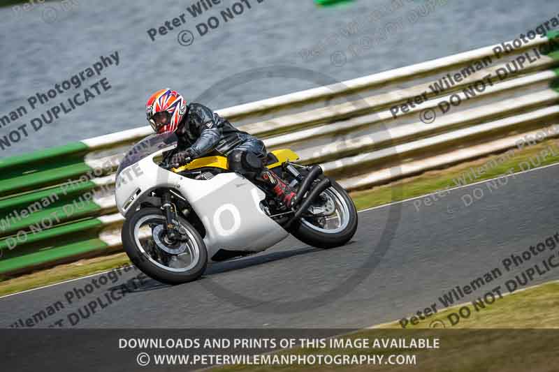 Vintage motorcycle club;eventdigitalimages;mallory park;mallory park trackday photographs;no limits trackdays;peter wileman photography;trackday digital images;trackday photos;vmcc festival 1000 bikes photographs